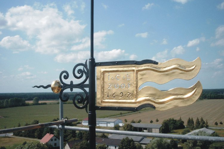 Wetterfahne mit Kugel in Uebigau